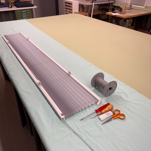 Plissee Reparatur – gerissene Schnüre